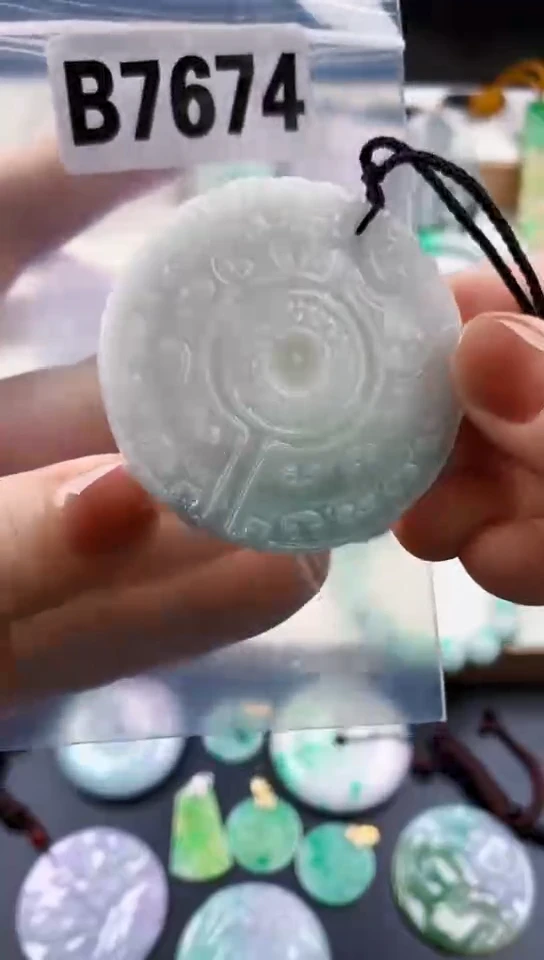 翡翠未镶嵌颈饰天然翡翠吊坠挂件