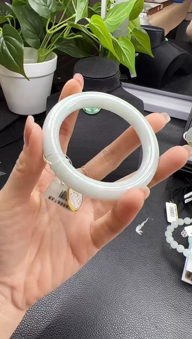 【闪购商品】翡翠手镯未镶嵌手镯56-58圈口