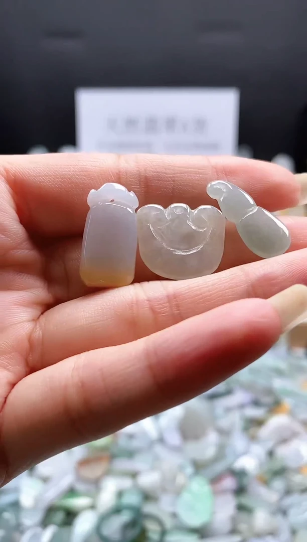 翡翠未镶嵌吊坠(不含链)48福瓜 如意 葫芦