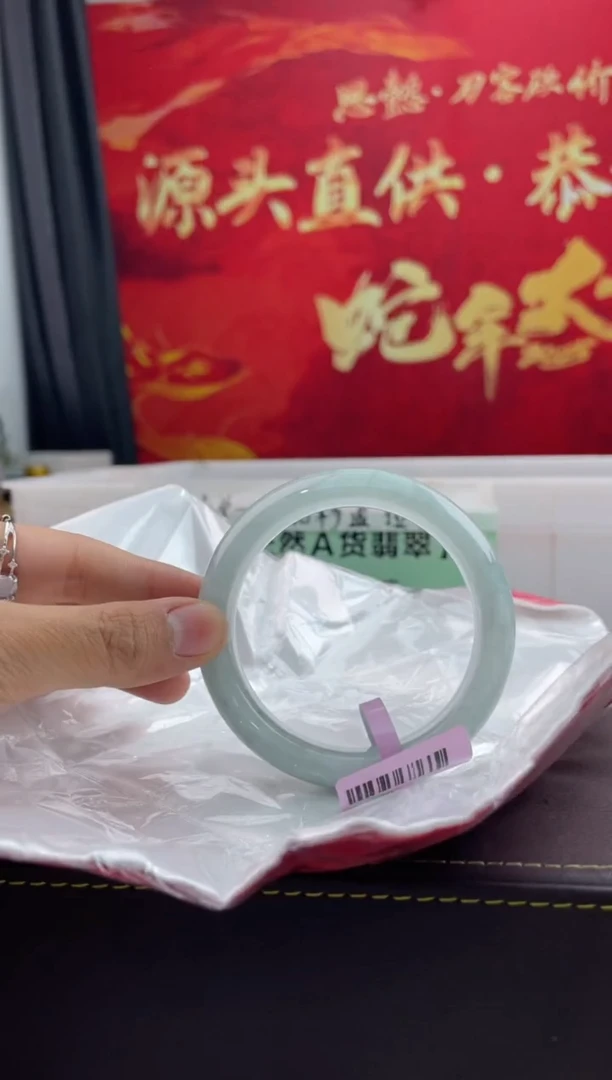 【闪购商品】翡翠手镯未镶嵌6翡翠手镯（微瑕）