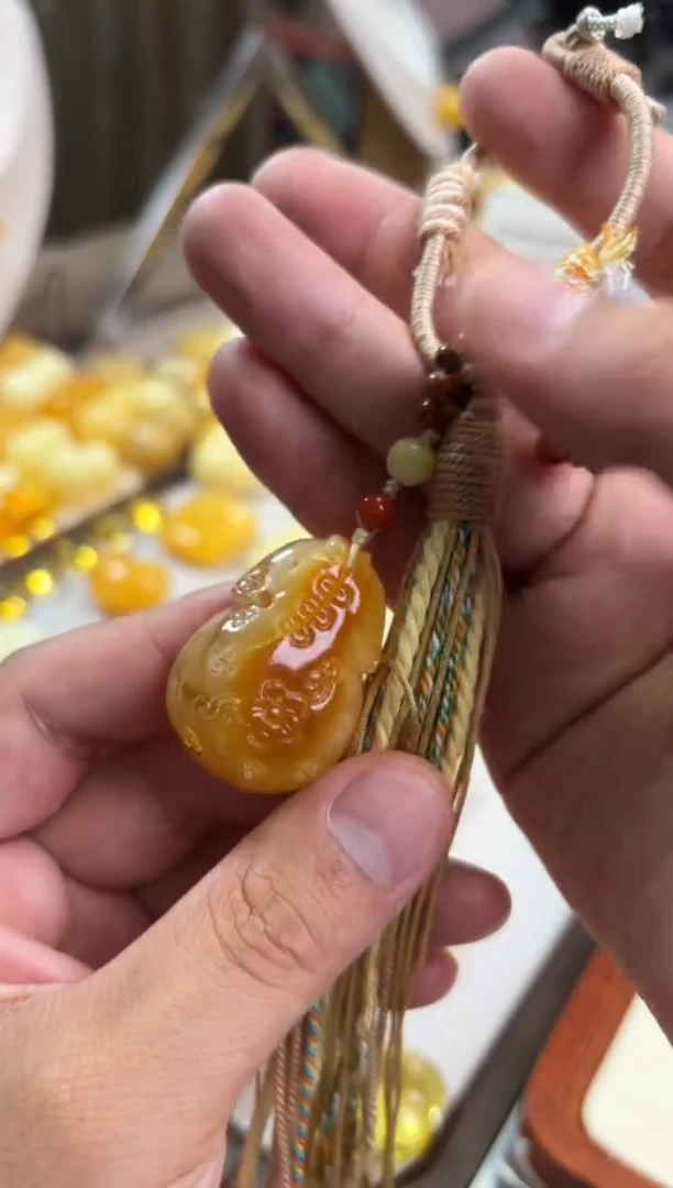 未镶嵌琥珀裸石挂件