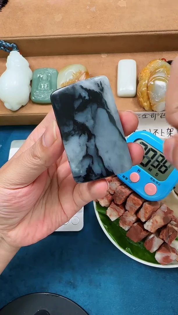 颈饰未镶嵌和田玉不**班吊坠