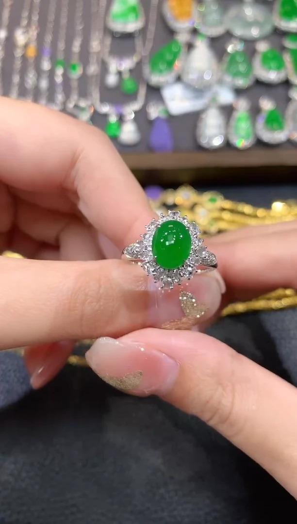 18K金镶嵌戒指翡翠A88