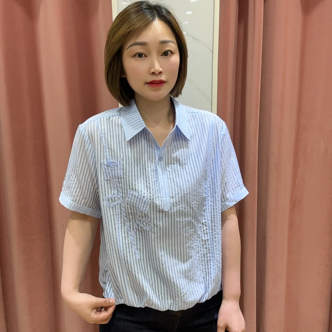 2025新款时尚竖纹翻领短袖衬衫