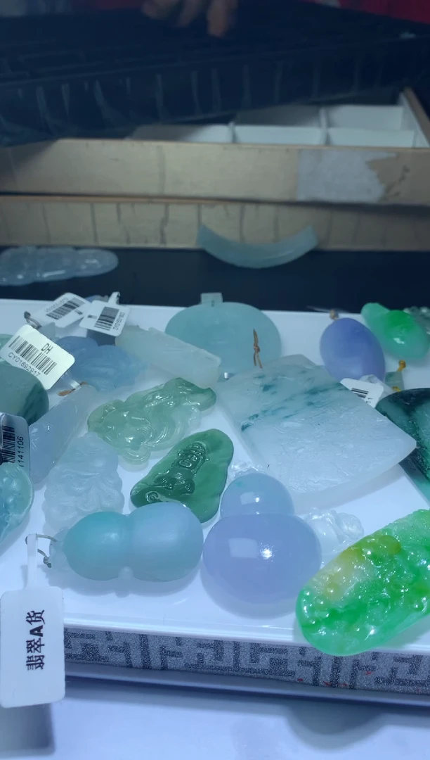 定制翡翠未镶嵌毛货