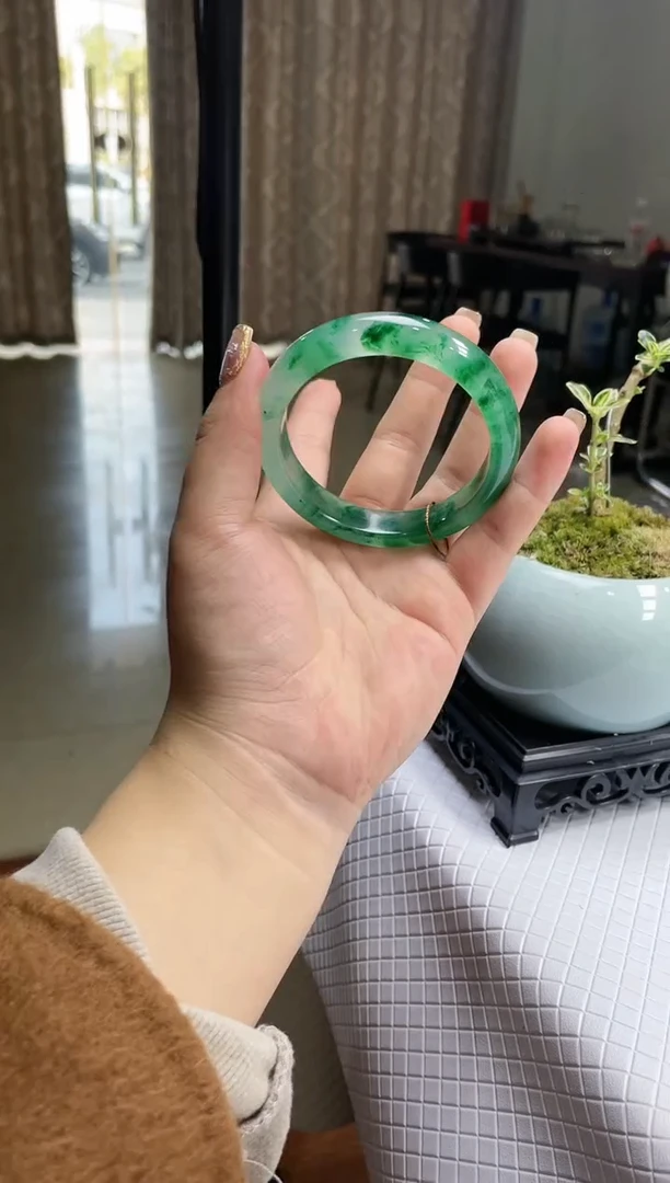 【闪购商品】石英质玉手镯未镶嵌非洲翠手镯多样性发货