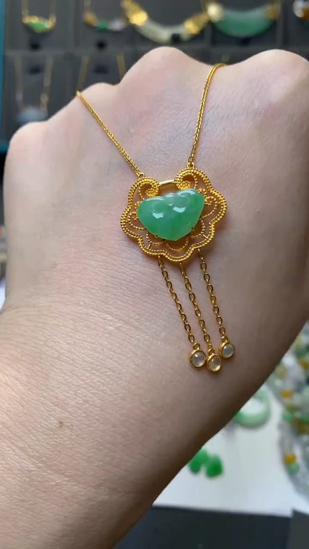 颈饰18K金镶嵌翡翠40265