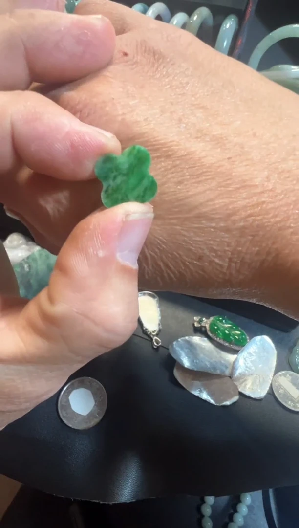 【闪购商品】翡翠挂件未镶嵌四叶草