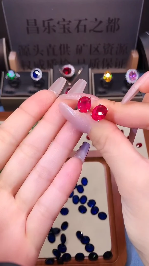 银S925镶嵌耳饰红宝石........