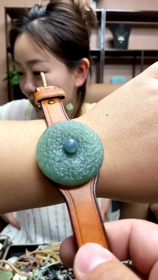 岫玉未镶嵌吊坠多样性发货其中一件