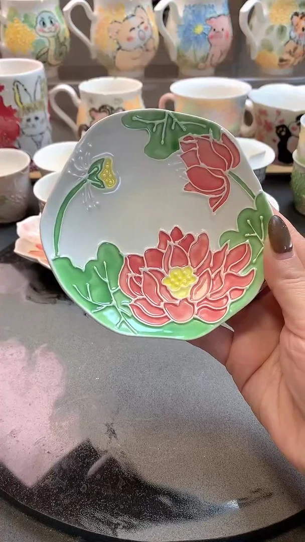 一味*手绘*莲藕集祥碟