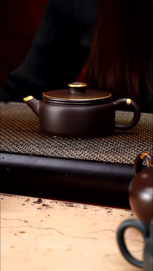 茶壶紫砂四号井茄皮紫泥描金钱币钮汉瓦160cc
