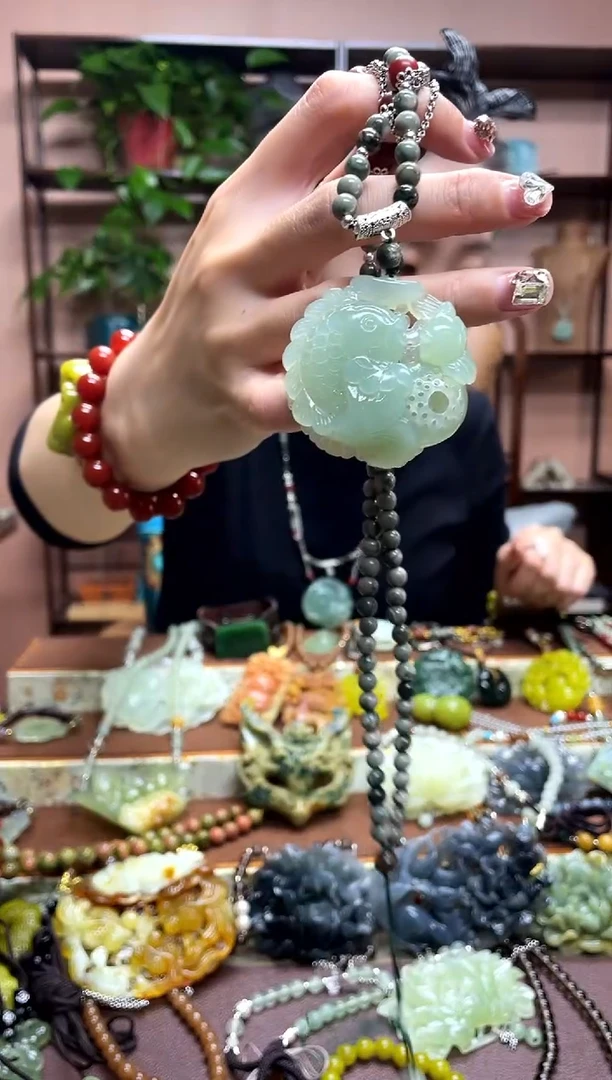 未镶嵌岫玉吊坠多样性发货发其中之一