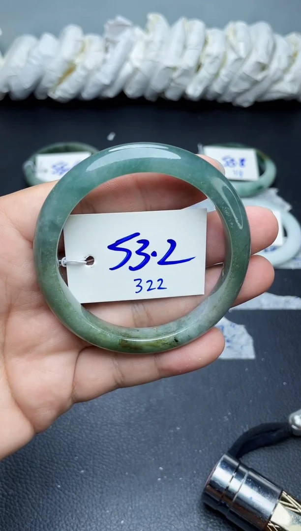 翡翠手镯未镶嵌322