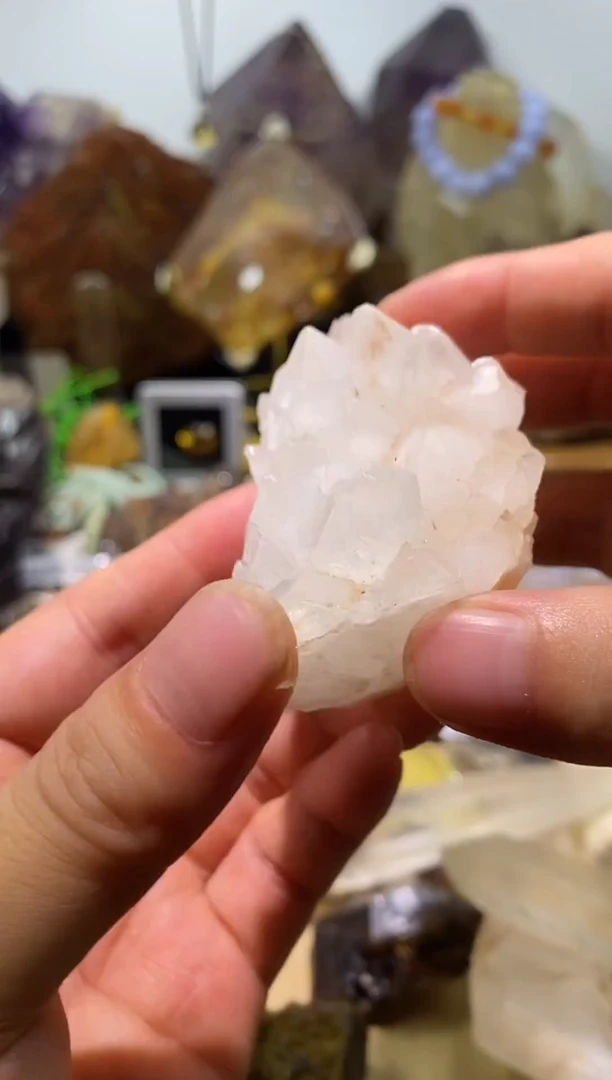 水晶珠宝半成品未镶嵌6号102g城堡晶簇