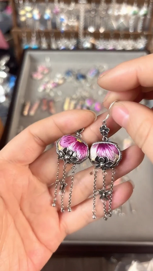 @****络彩云南阁非遗老绣苗银饰品610*