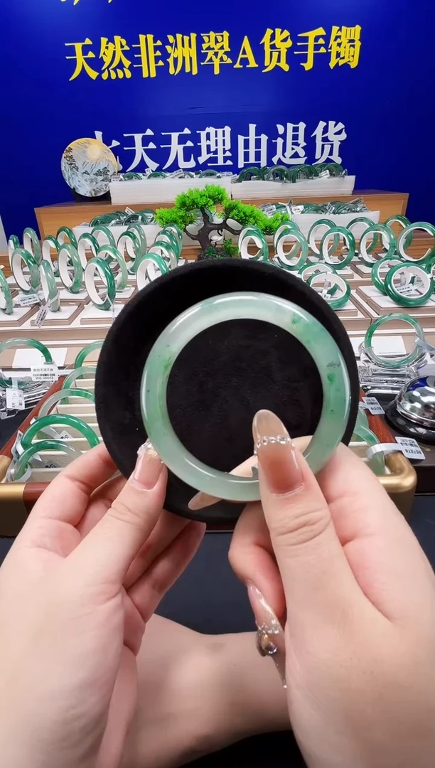 未镶嵌手镯石英质玉（非洲翠）圈口61