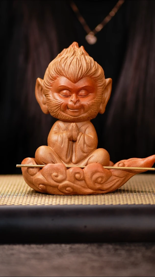 17小鱼段泥孙悟空茶宠摆件