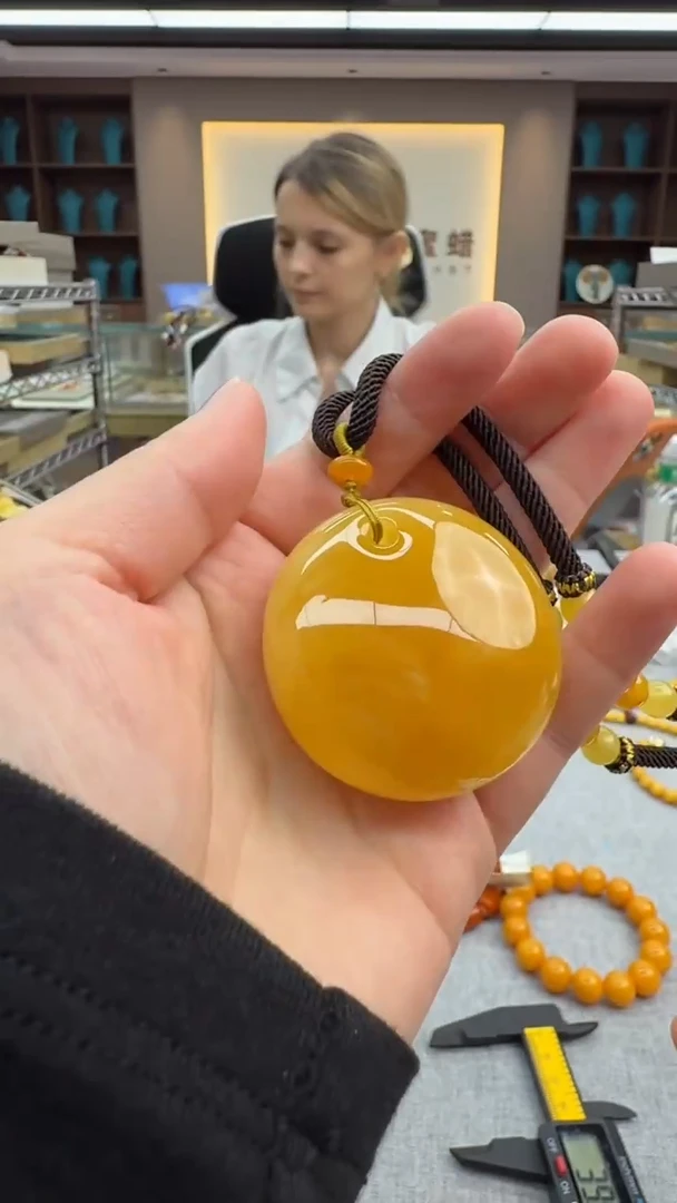 琥珀颈饰未镶嵌363秒拍号 假一罚三