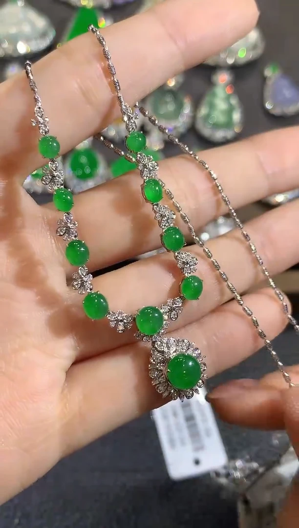 项链18K金镶嵌翡翠A40翡翠