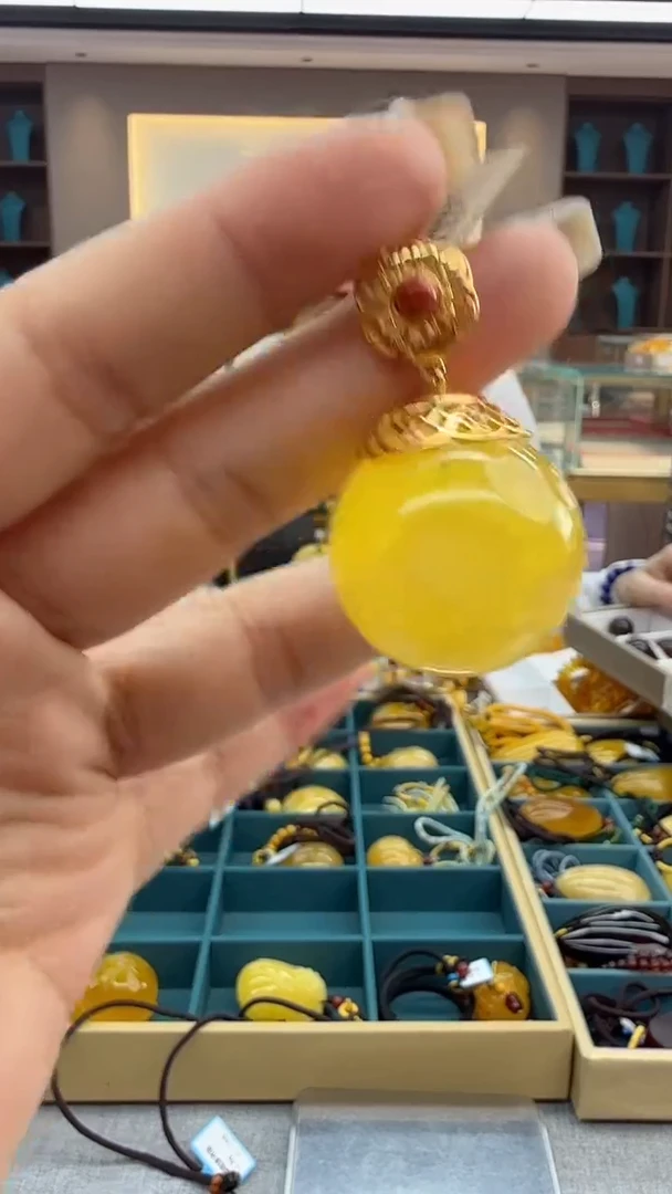 琥珀颈饰未镶嵌160秒拍号 假一罚三