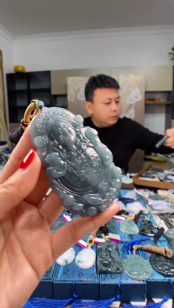 颈饰未镶嵌翡翠 多样性发其一