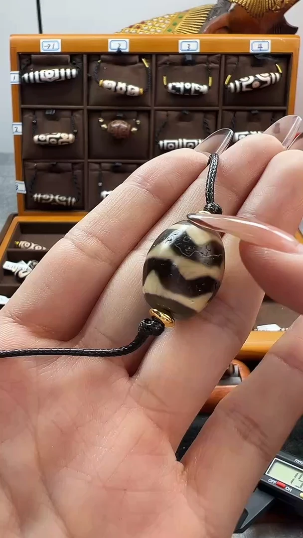 玛瑙/玉髓（覆膜）颈饰未镶嵌183.（微瑕）