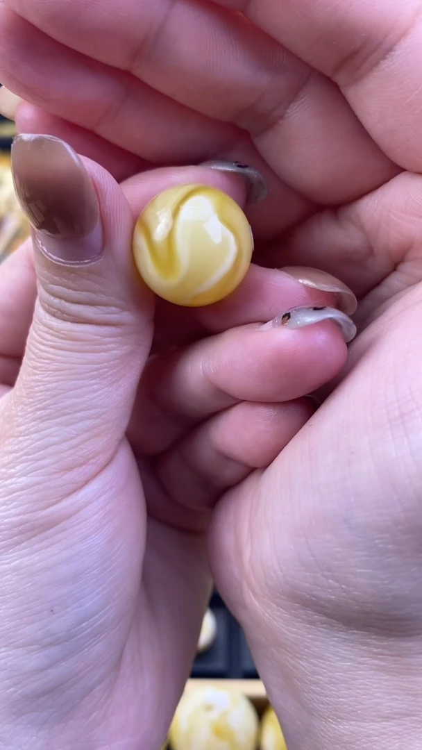 【闪购商品】琥珀裸石未镶嵌月.13