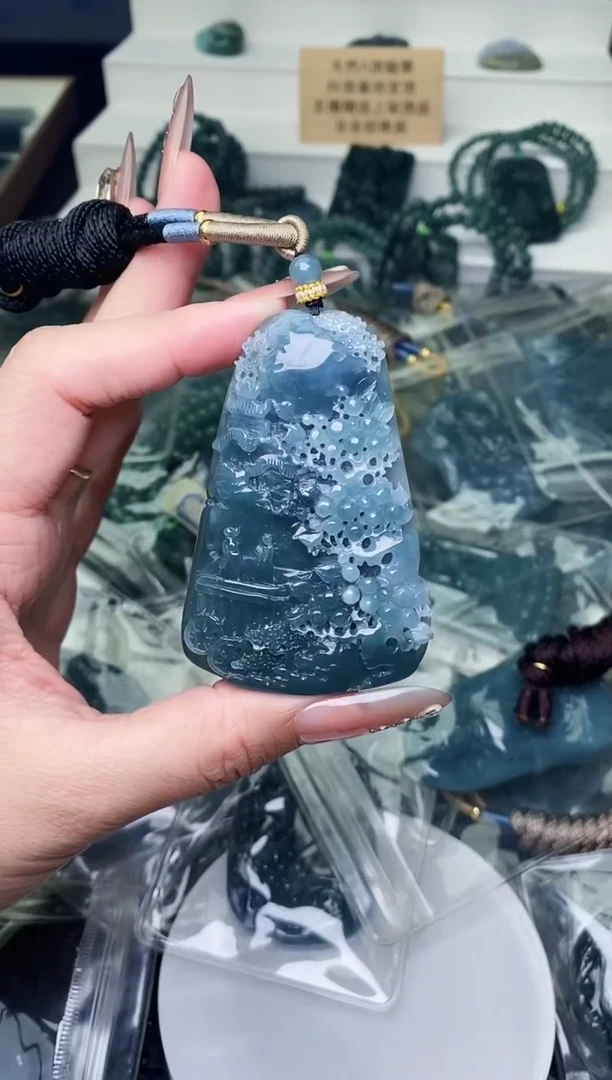 颈饰未镶嵌翡翠