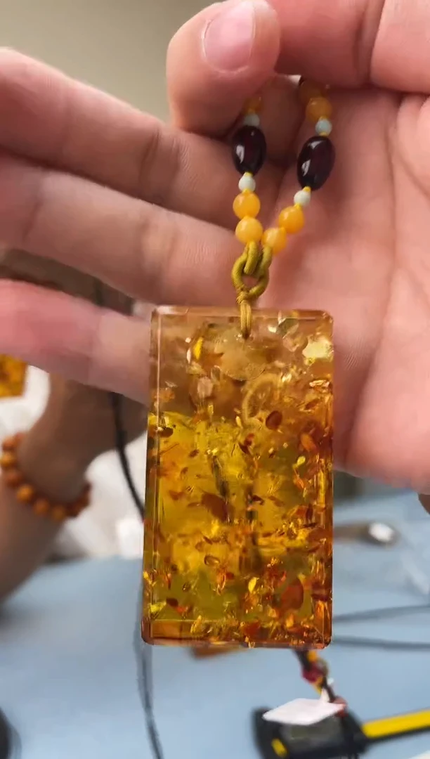 未镶嵌琥珀珠宝奇石022，假一罚十