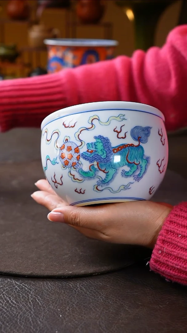 【闪购商品】斗彩狮子戏绣球罗汉缸