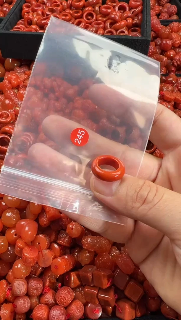 南红玛瑙未镶嵌颈饰1