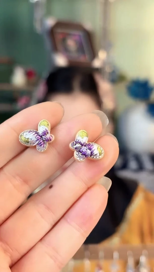 彩云南阁非遗老绣饰品613*