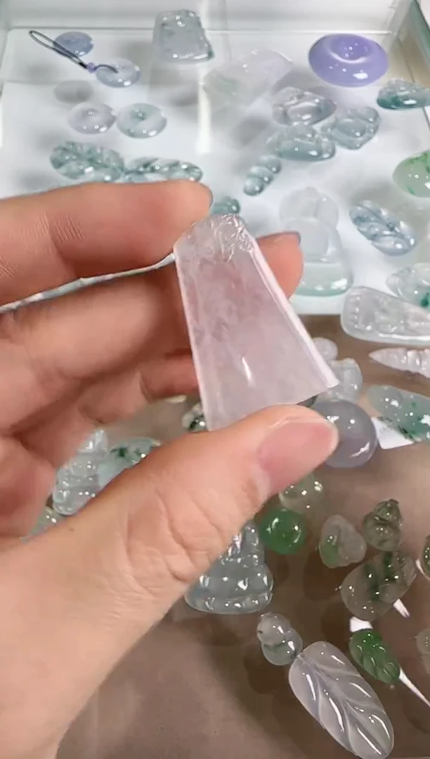 【闪购商品】翡翠吊坠(不含链)未镶嵌 