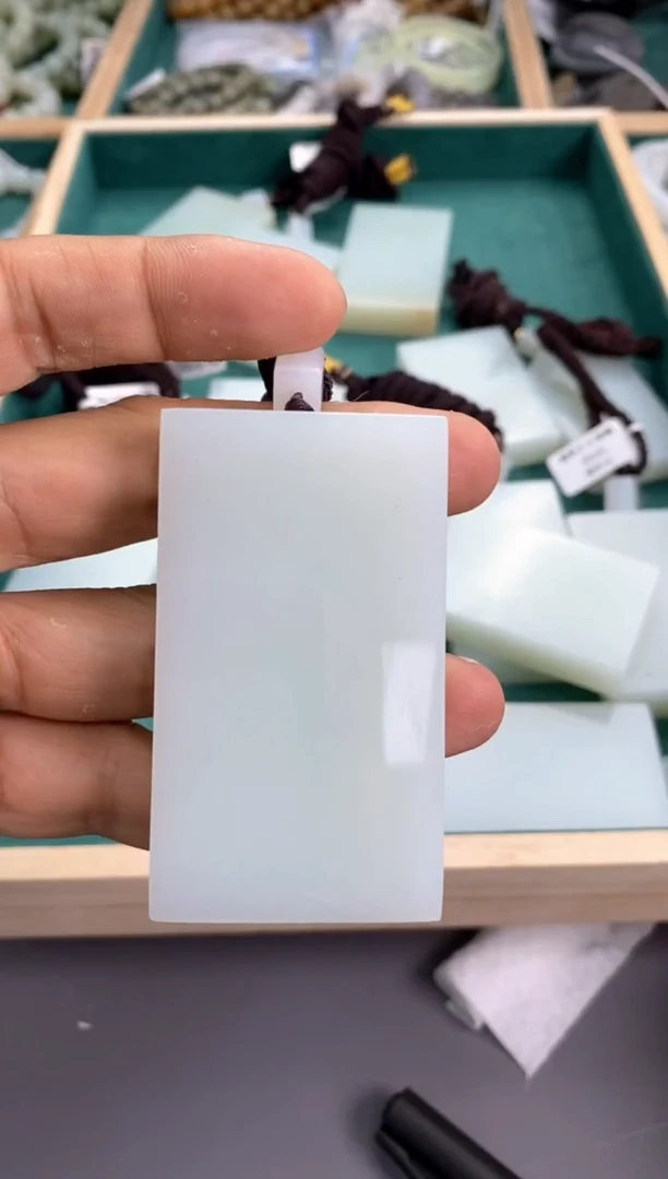 定制和田玉定制挂件微黑点4*7