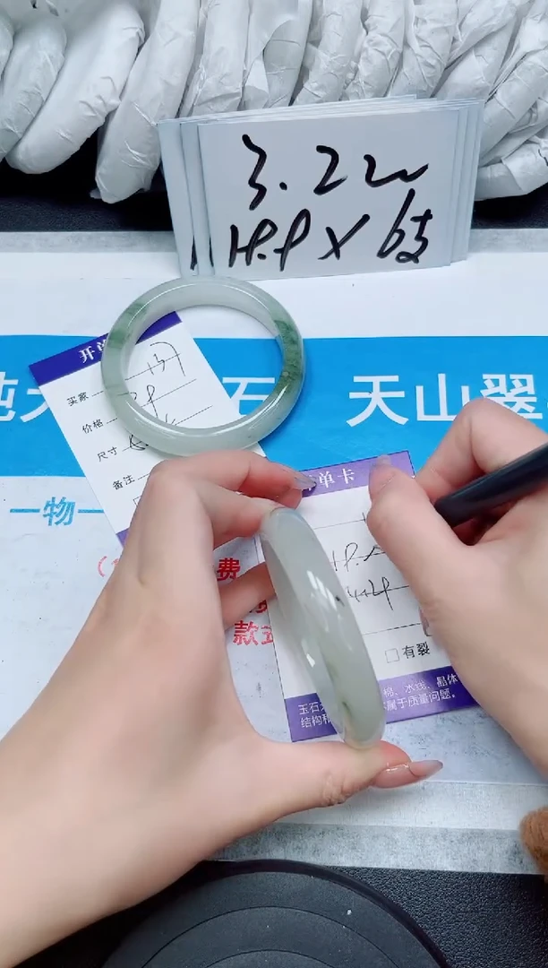 【闪购商品】石英质玉手镯未镶嵌138