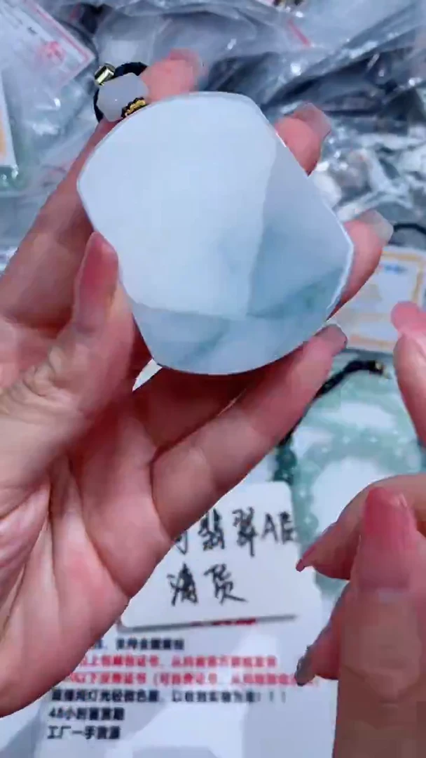 翡翠未镶嵌颈饰吊坠