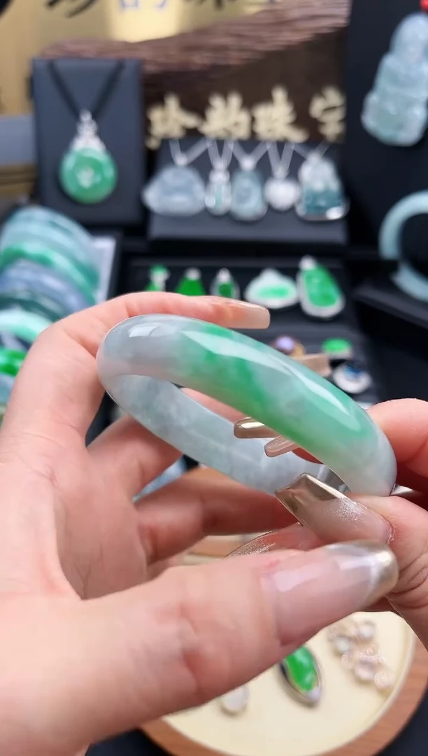 【闪购商品】翡翠手镯未镶嵌手镯