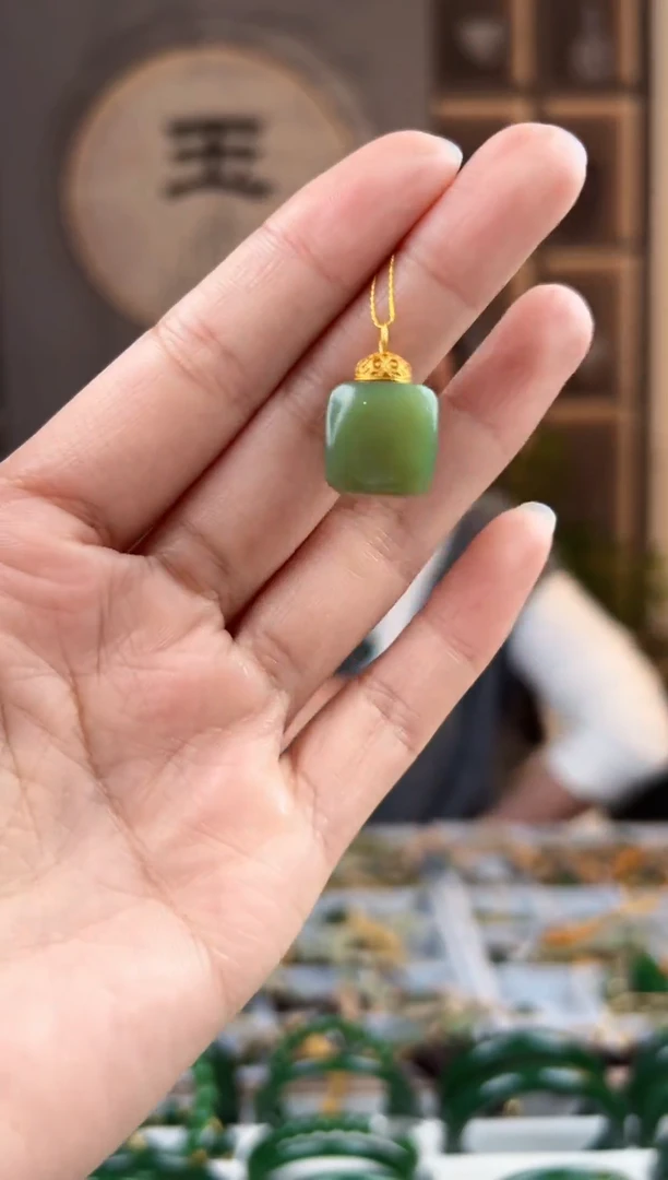 颈饰未镶嵌和田玉拍一发一，拍一发一