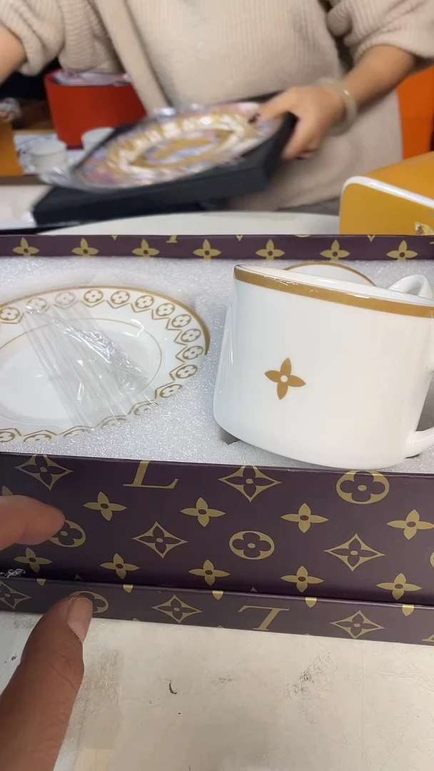 杯鸿辉家品牌瓷器，京东包邮！