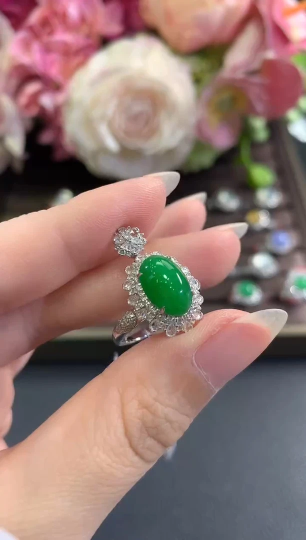 18K金镶嵌戒指翡翠b185