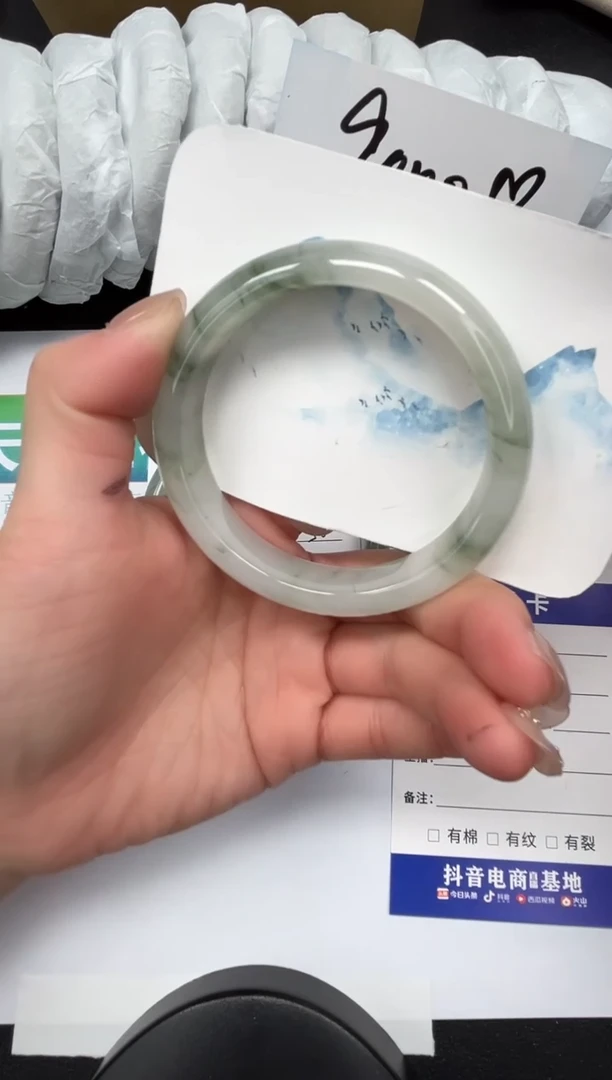 【闪购商品】石英质玉手镯未镶嵌233-57