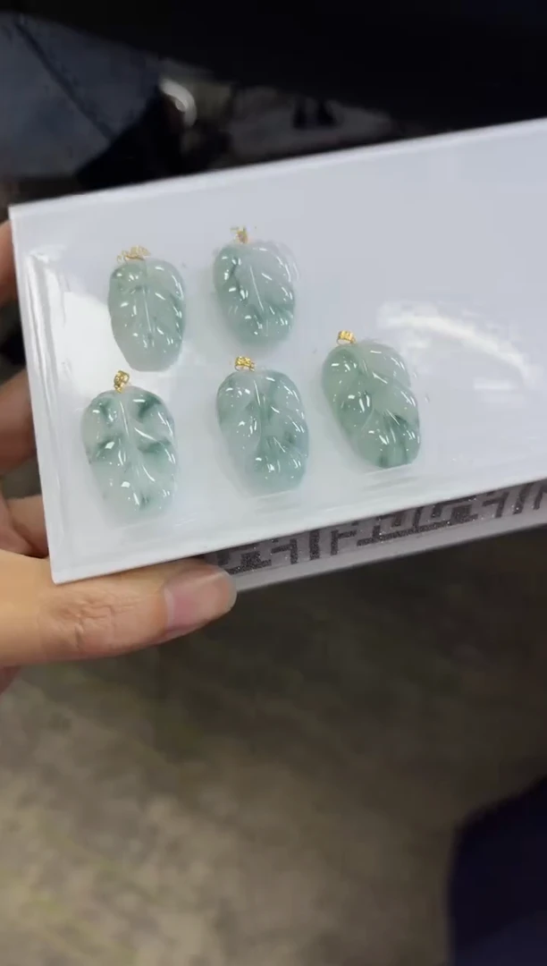 翡翠18K金镶嵌颈饰E146/多样性发一件/配绳子