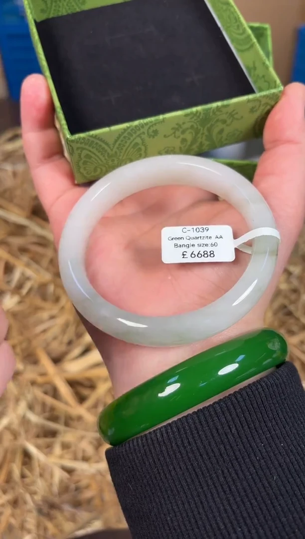 未镶嵌手镯石英质玉C1039