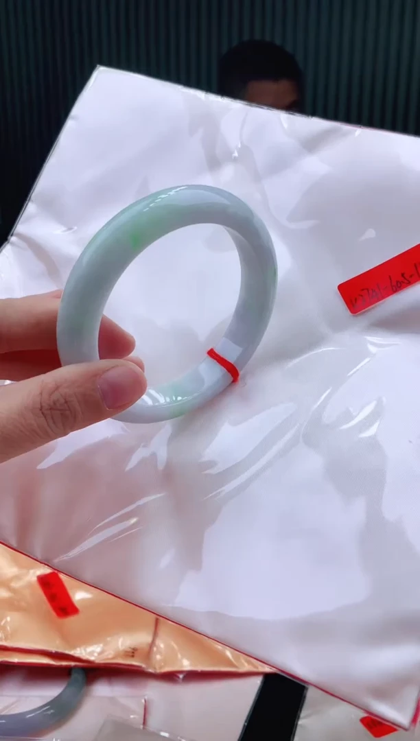 未镶嵌手镯翡翠60+