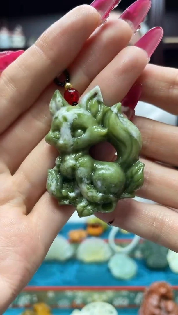 未镶嵌岫玉吊坠·