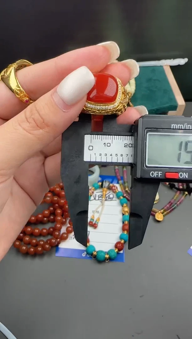 18K金镶嵌南红玛瑙戒指1