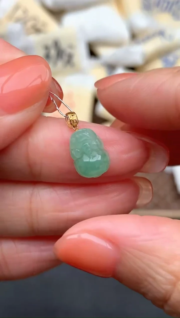 18K金镶嵌挂件翡翠1