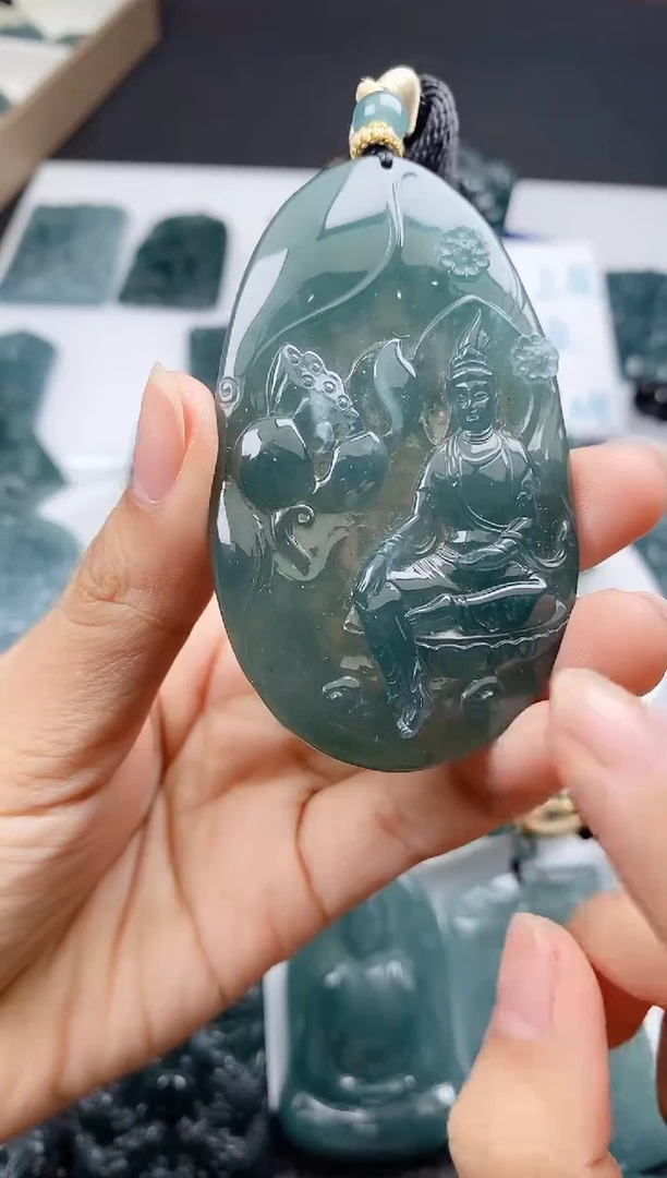 翡翠未镶嵌颈饰1