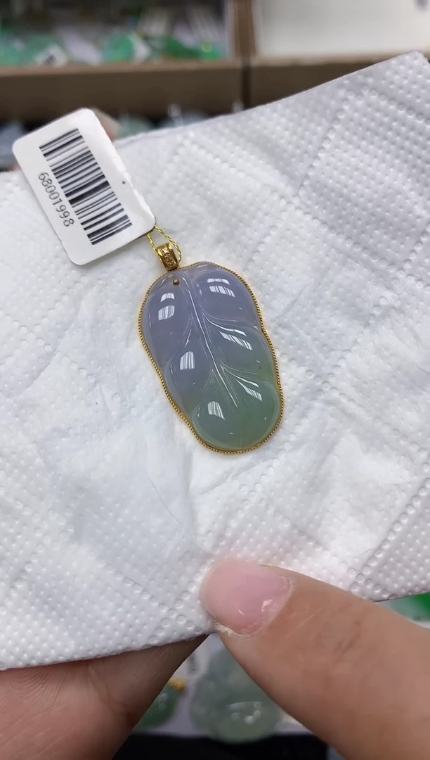 颈饰18K金镶嵌翡翠1111111111